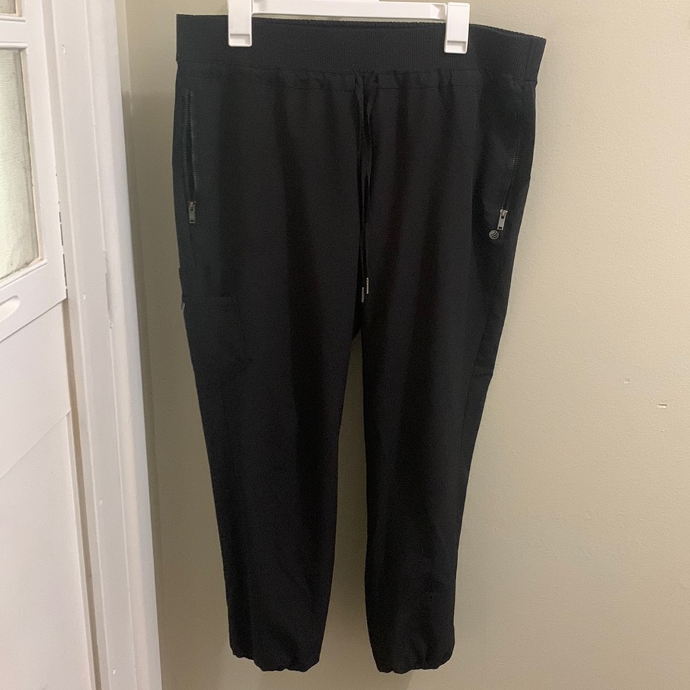 jogger scrub pants